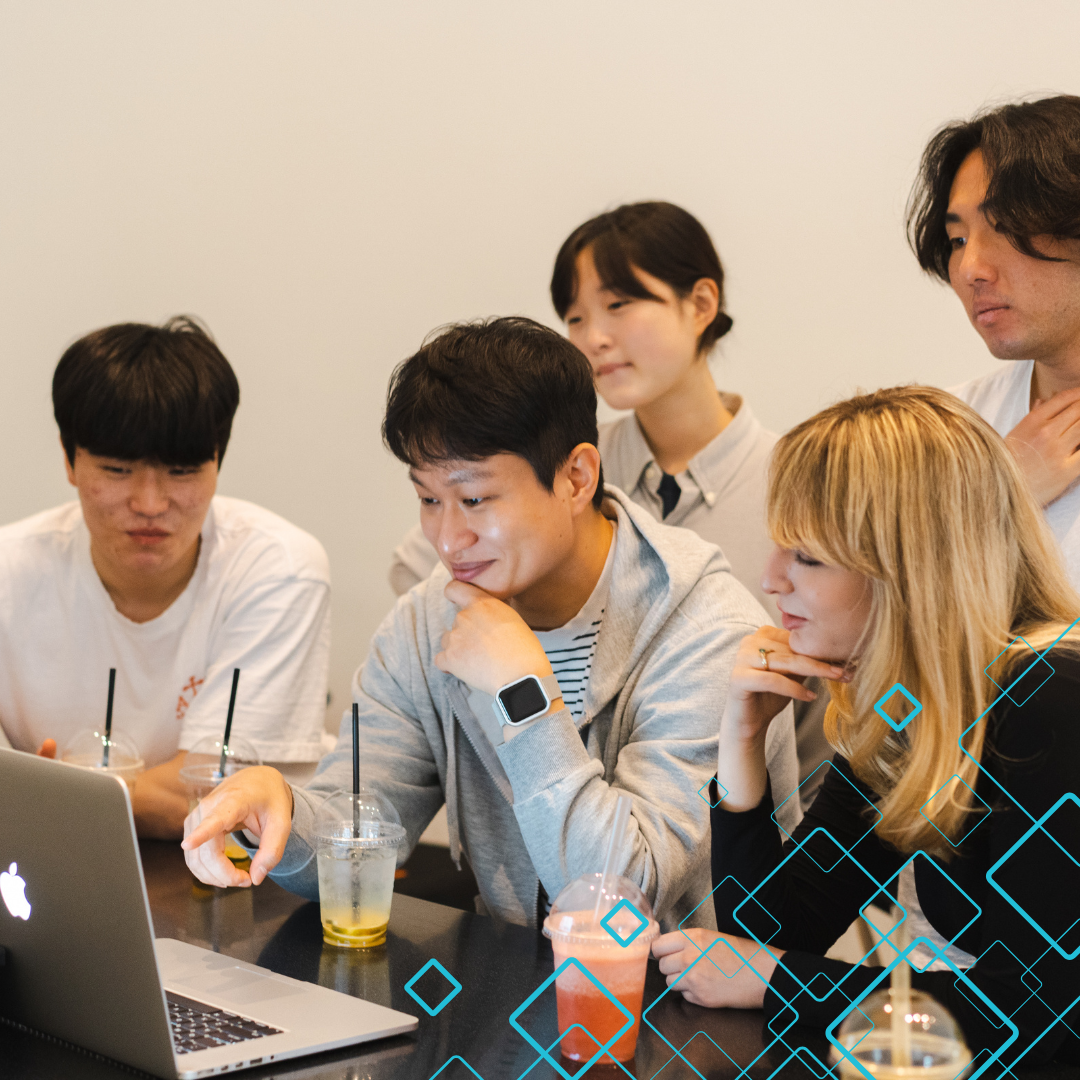 Social Media & Designing – Behind-the-Scenes Content